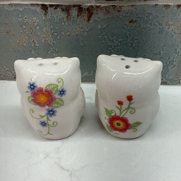 Salt and Pepper Shaker Set Glazed Ceramic Floral Owls 2 inch Tall - Picture 4 of 8